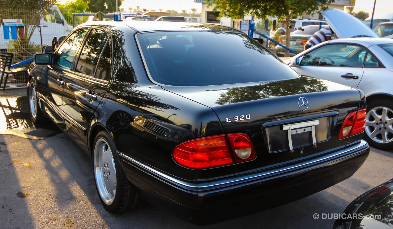 Mercedes-Benz E 280 E320 Badge