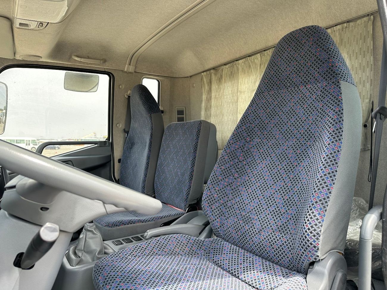 Mitsubishi Fuso Canter GCC VERY CLEAN