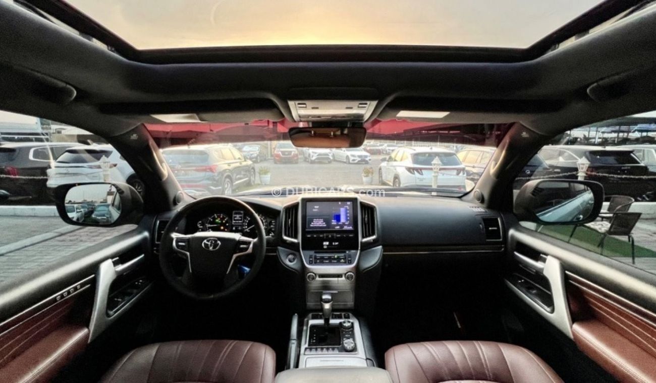 Toyota Land Cruiser VXR car has a one year mechanical warranty included** and bank financ