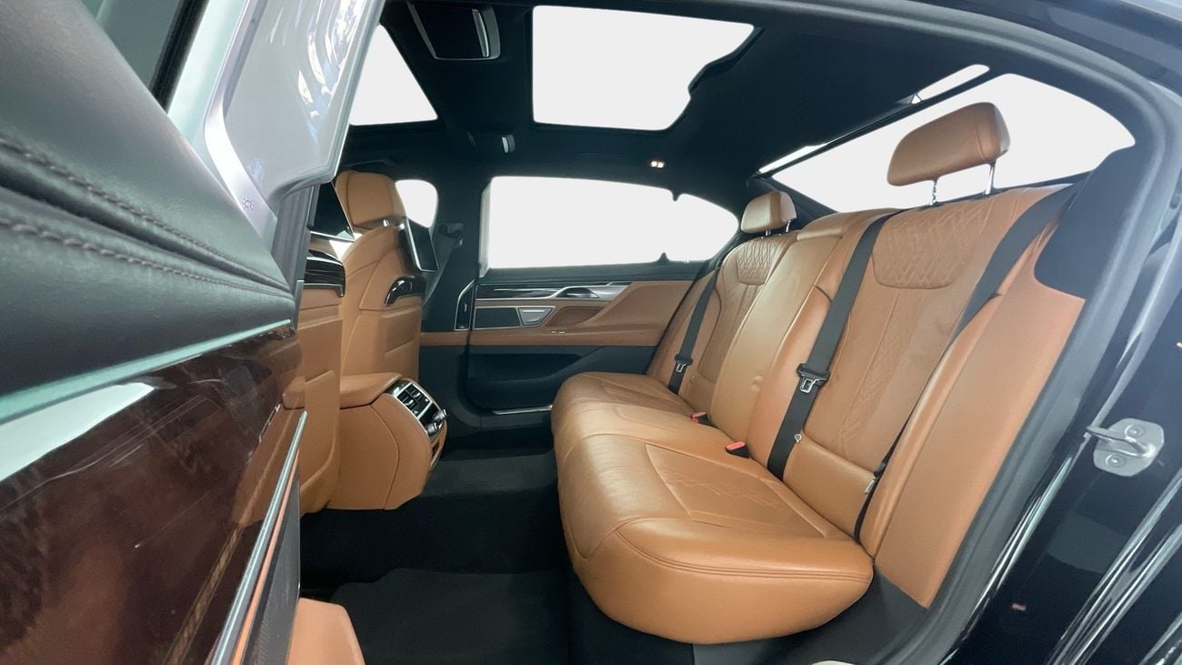 بي أم دبليو 730Li Pure Excellence | شامل الضمان | 0 ﺪﻔﻋﺓ ﺃﻮﻟﻯ