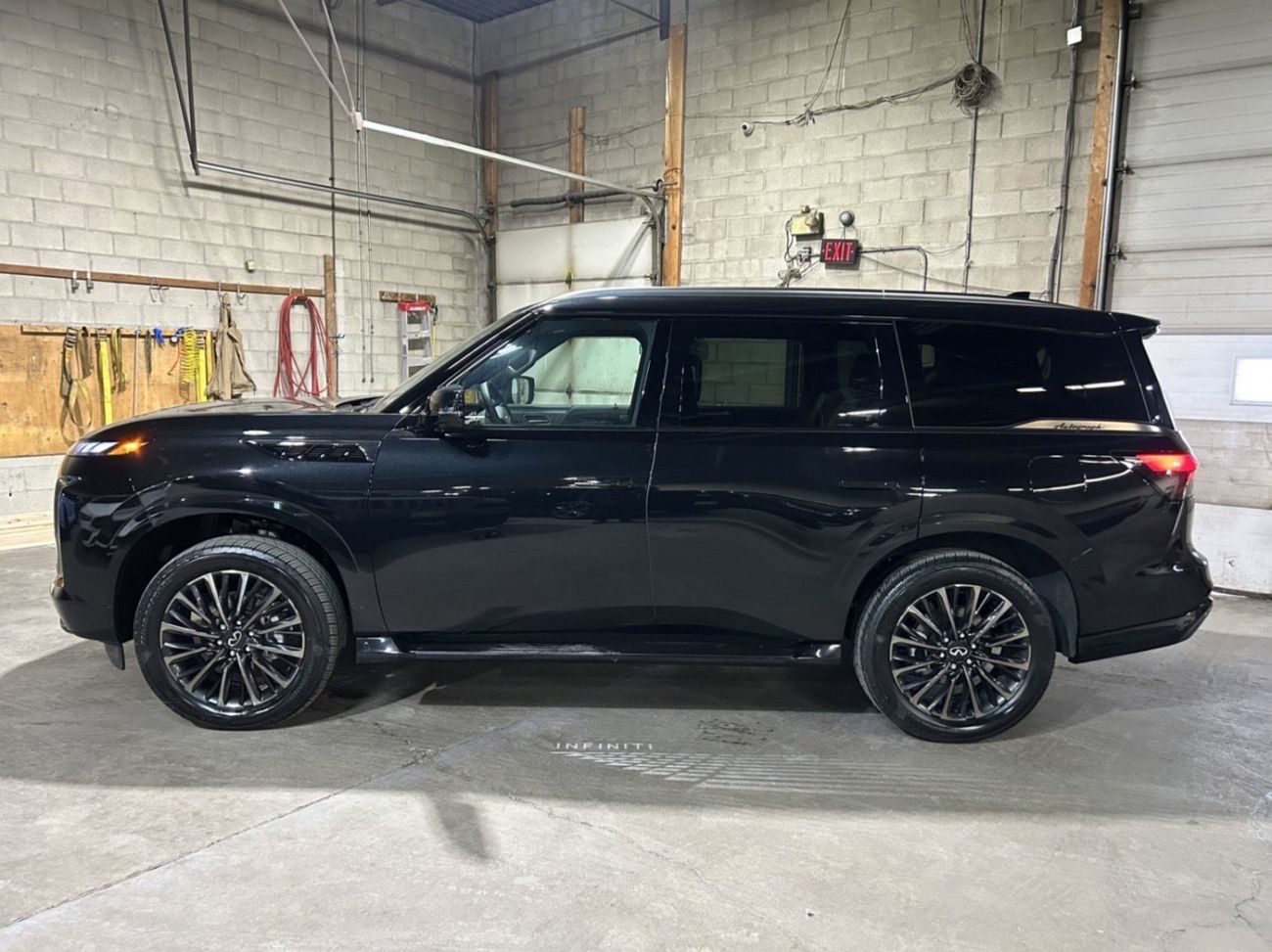 Infiniti QX80 Autograph Captain Chairs 3.5L