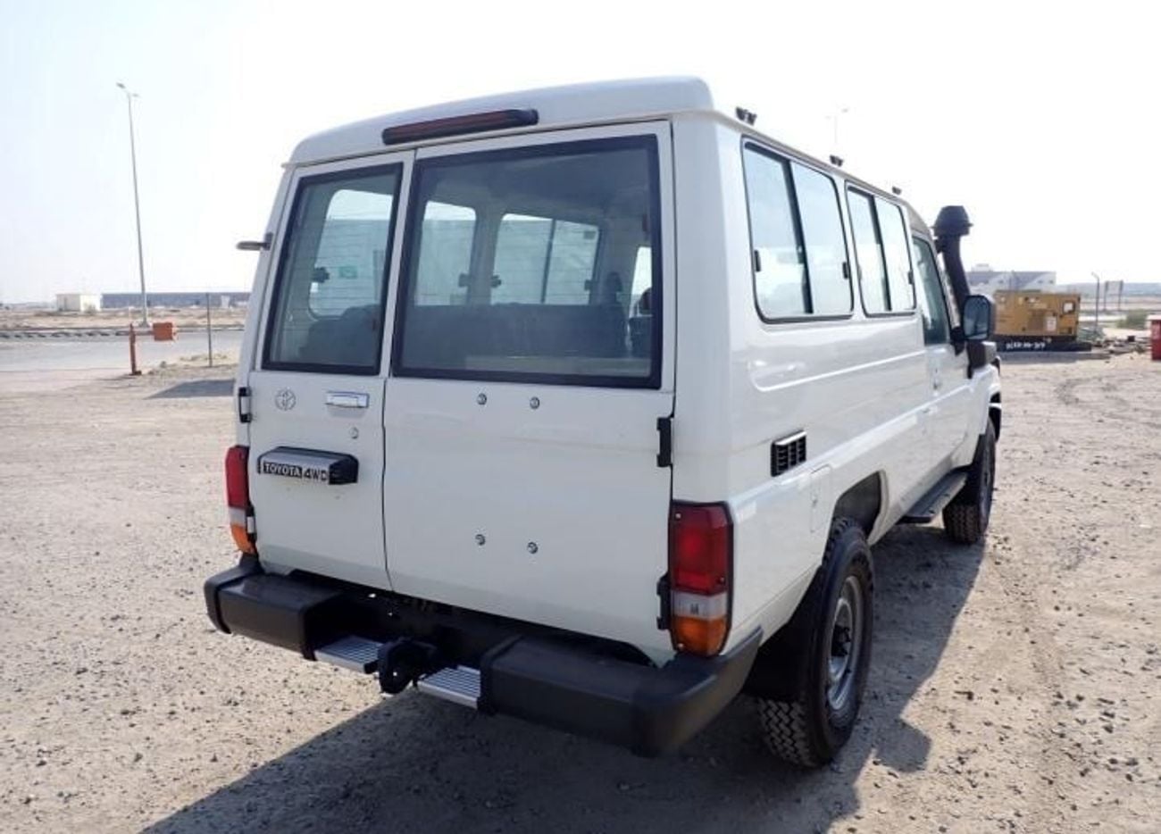 Toyota Land Cruiser 70 LC 78 HARDTOP 2.8L AT 78 Series HZJ 78 13 Seater- Export to Africa