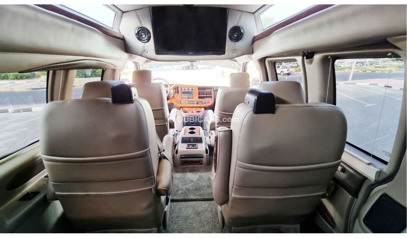 GMC Savana Explorer 4x4-6.0L-V8-2018-Excellent Condition-Luxury Van-Low Kilometer Driven-Vat Inclusive