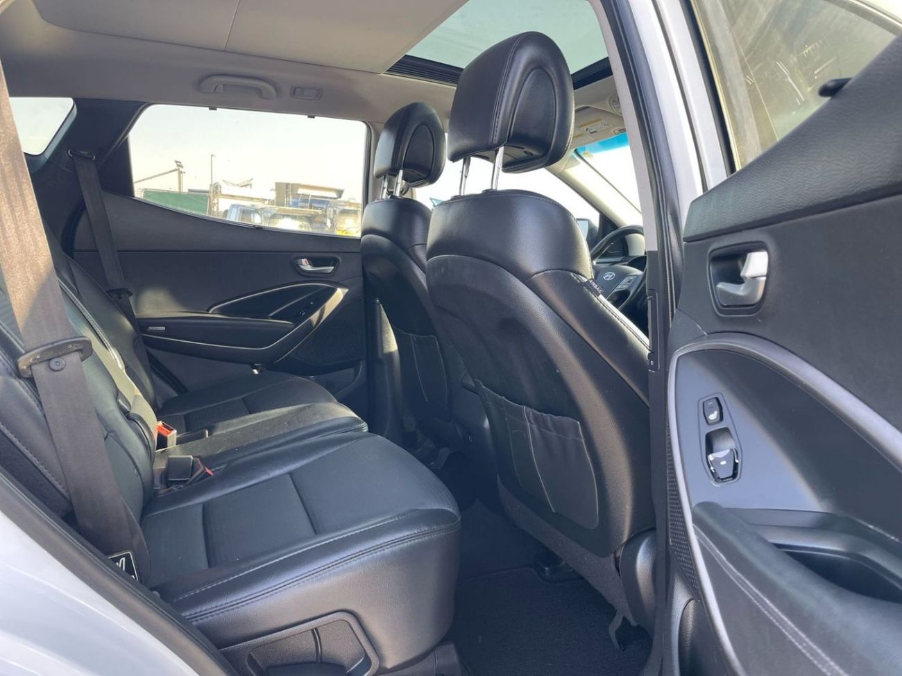 هيونداي سانتا في 2014 Hyundai Santa Fe Ultimate Full Option Panoramic View - Leather Electric Seats With Sensor 2.4L