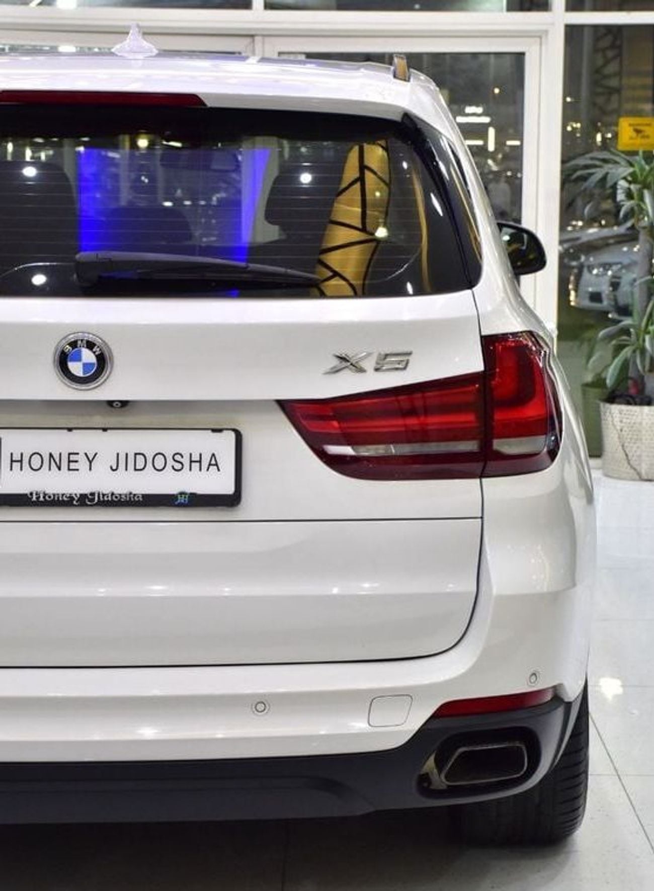 BMW X5 35i EXCLUSIVE EXCELLENT DEAL for our BMW X5 xDrive35i ( 2014 Model ) in White Color GCC Specs
