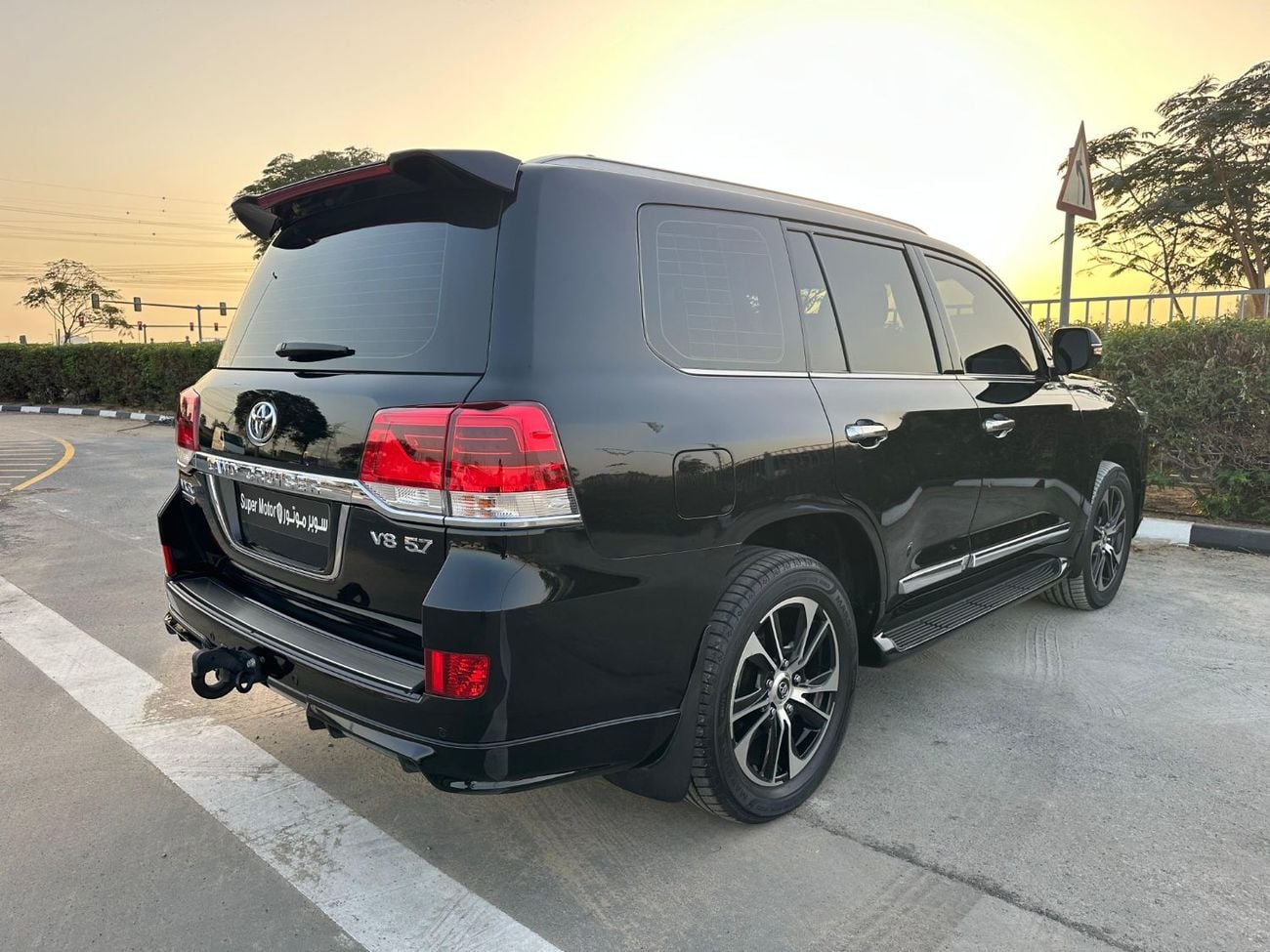 تويوتا لاند كروزر VXR GRAND TOURING V8 5.7L / GCC / VERY GOOD CONDITION / NO ACCIDENT