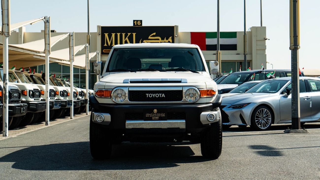 تويوتا إف جي كروزر 4.0 L | V6 | 2023