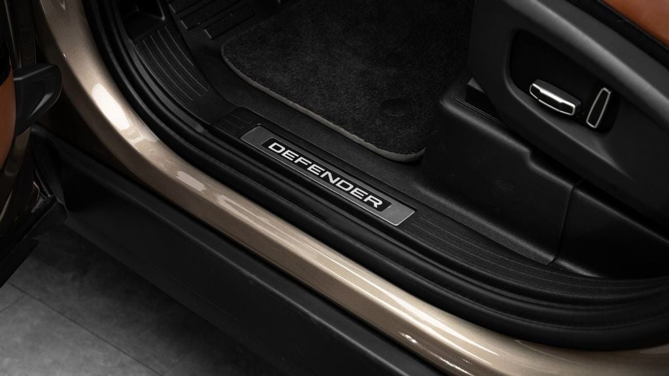 لاند روفر ديفندر OCTA - 2025 - Euro Specs - Under Warranty