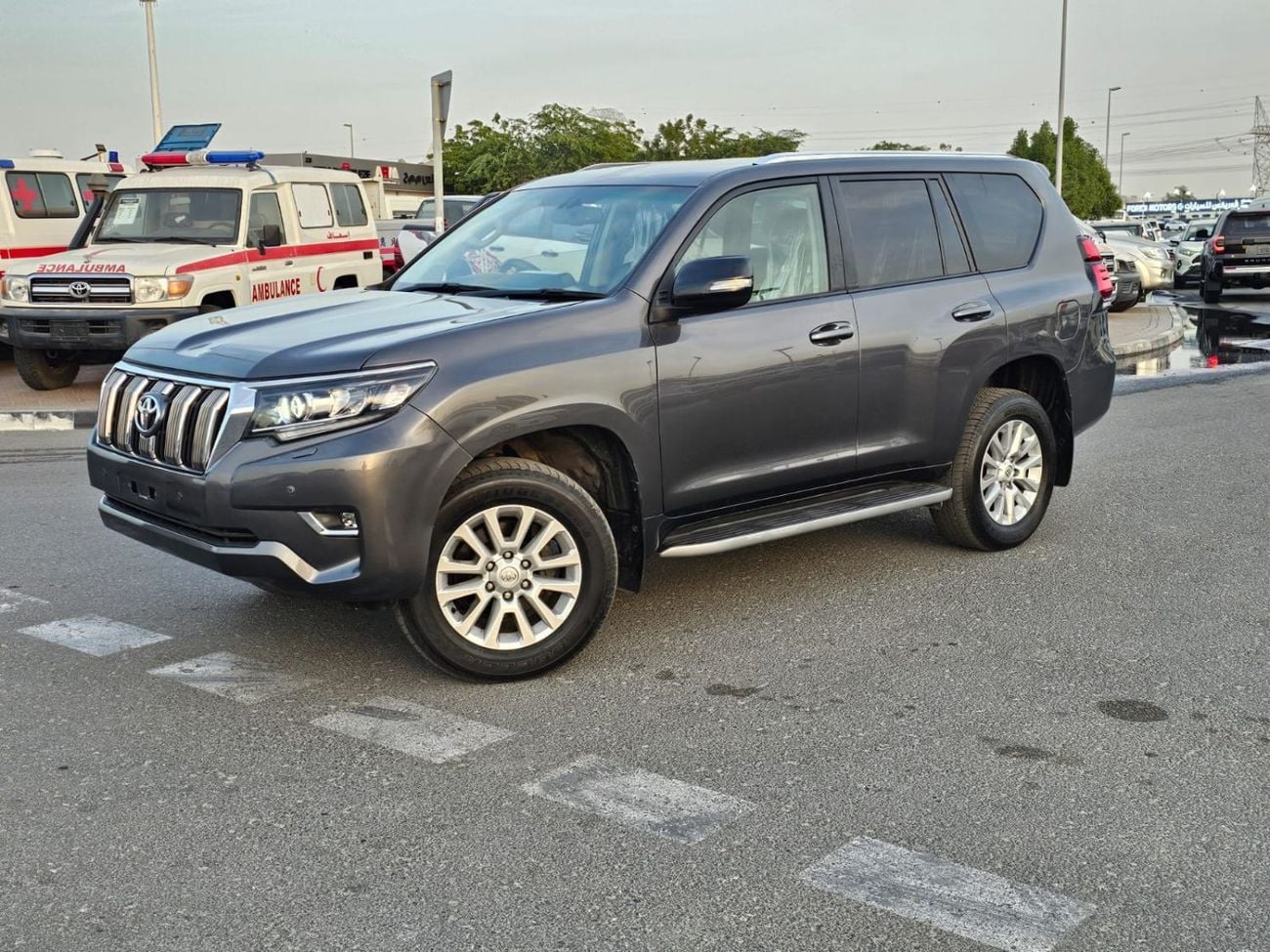 Toyota Prado VX 2.8L LHD V4 Diesel engine Grey Color Automatic transmission 4WD 7 Seater 5 Doors