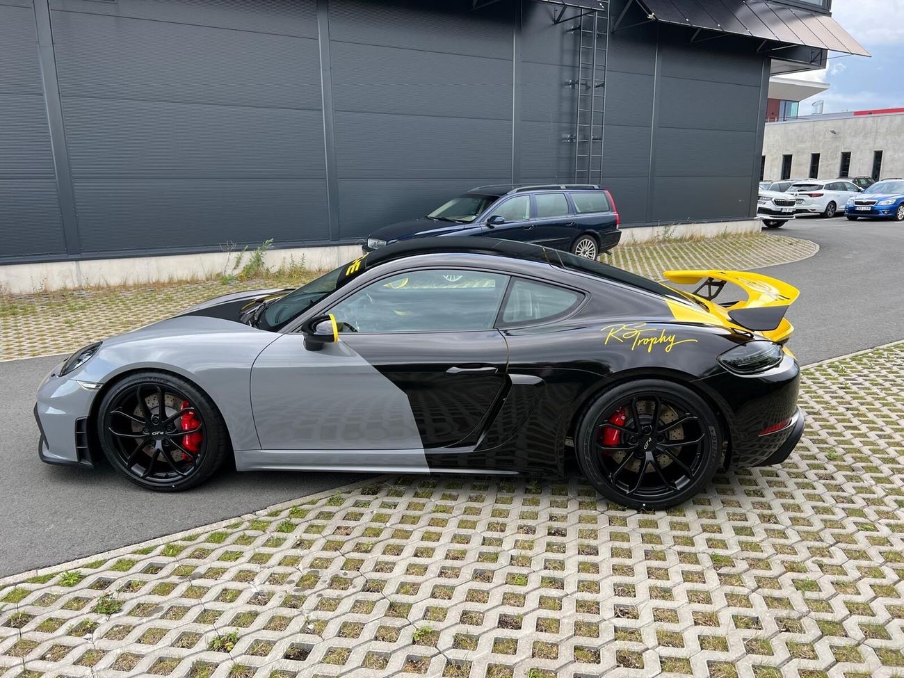 بورش كايمان 718 GT4 4.0L (420 HP) A/T