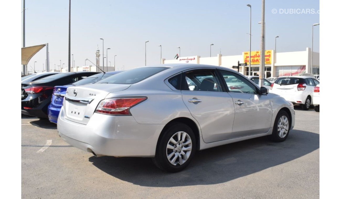 Nissan Altima GCC WITHOUT ACCIDENTS VERY CLEAN OUTSIDE AND INSIDE