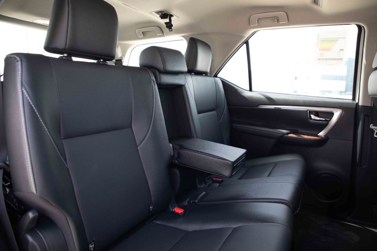 Toyota Fortuner 2023 Toyota Fortuner 4.0 WP Adventure - Platinum White Pearl Inside Black