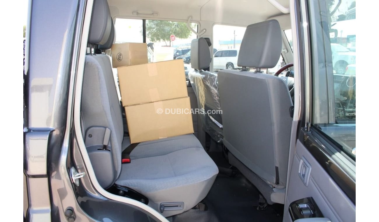 تويوتا لاند كروزر بيك آب 4.5L V8 Diesel Double Cab LX Manual