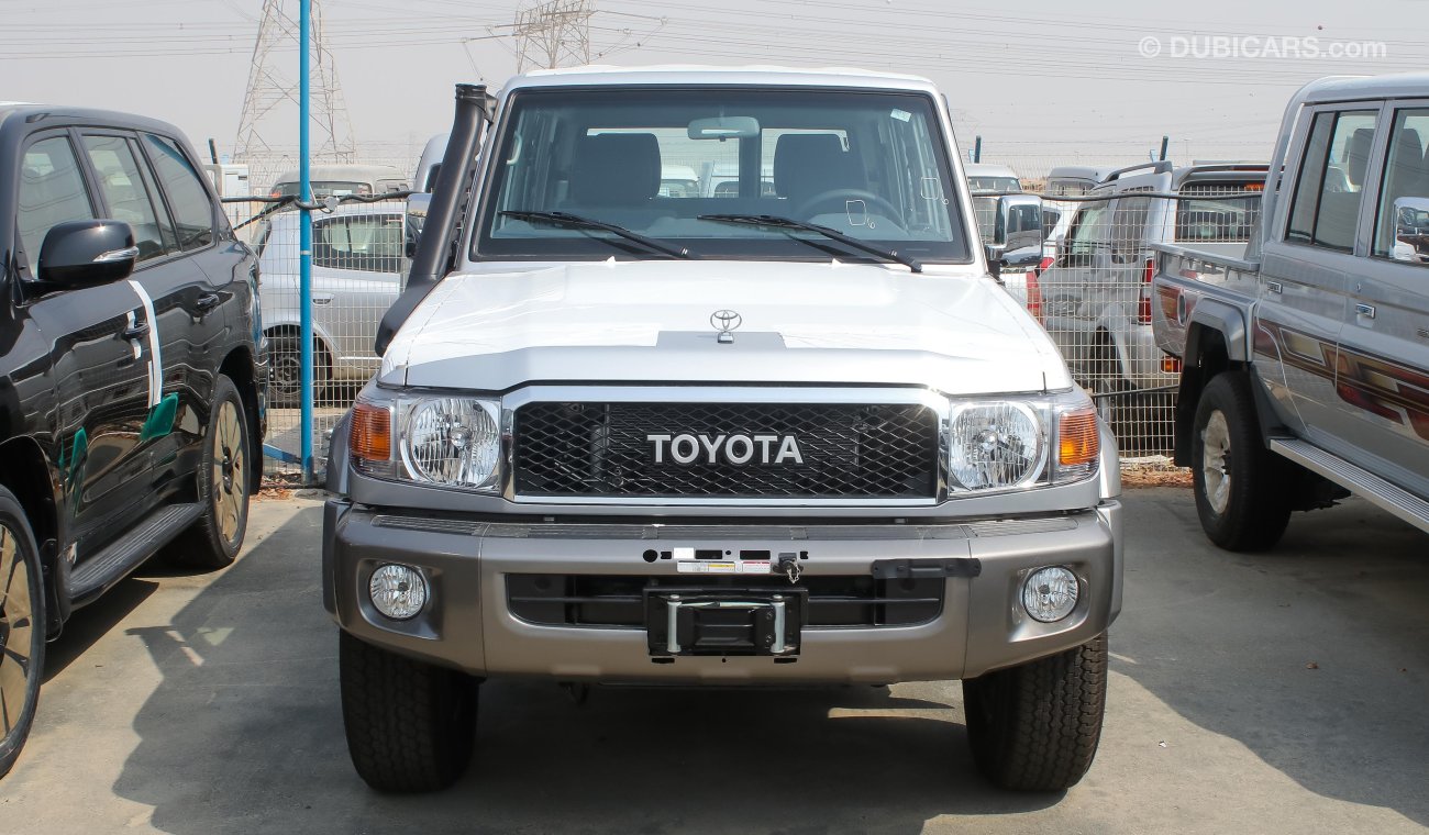 Toyota Land Cruiser 76 Hardtop LX V6 4.0L Petrol Full Option Manual