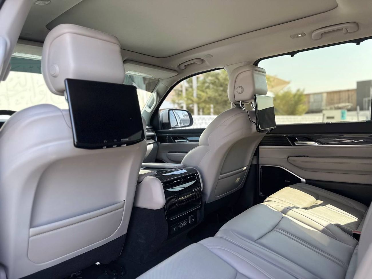 Jeep Grand Wagoneer Series III V8