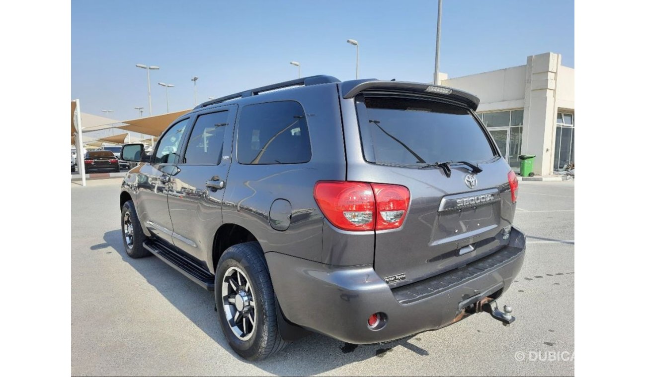 Toyota Sequoia Toyota sequoia 2014 ,,,sunroof very good coundation for sale