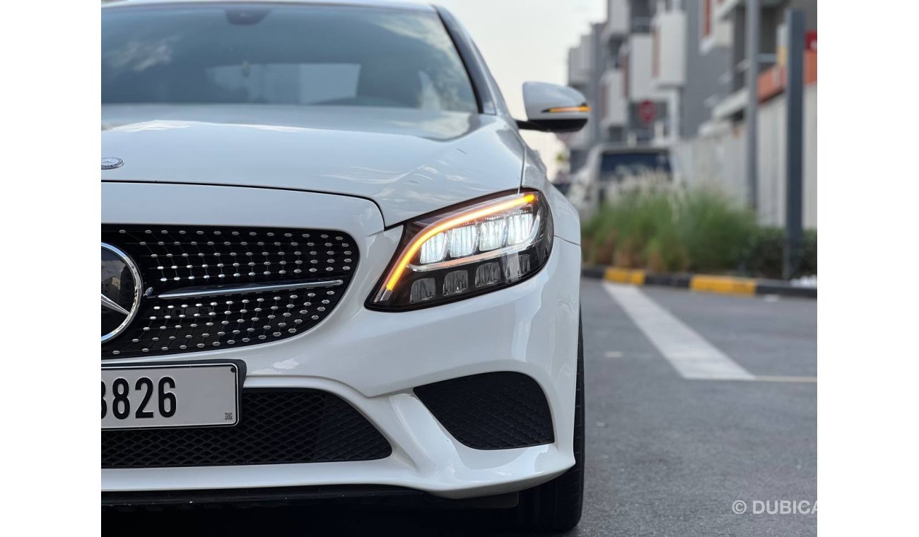 مرسيدس بنز C 300 لاكجري Luxury 2.0L // 2019 //  High Option With AMG Kit ,  Sunroof , Car Play , Very Good Condition