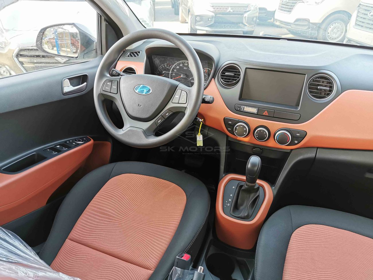 Hyundai Grand i10 1.2L, 14" Tyre, Xenon Headlights, Fabric Seats, Air Recirculation Control, Remote Key (CODE # HGI03)