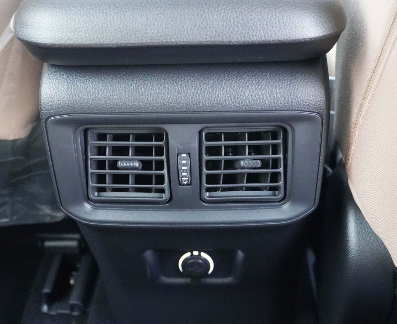 Toyota RAV4 2.5L HEV (REAR CAMERA AND PARKING SENSORS)