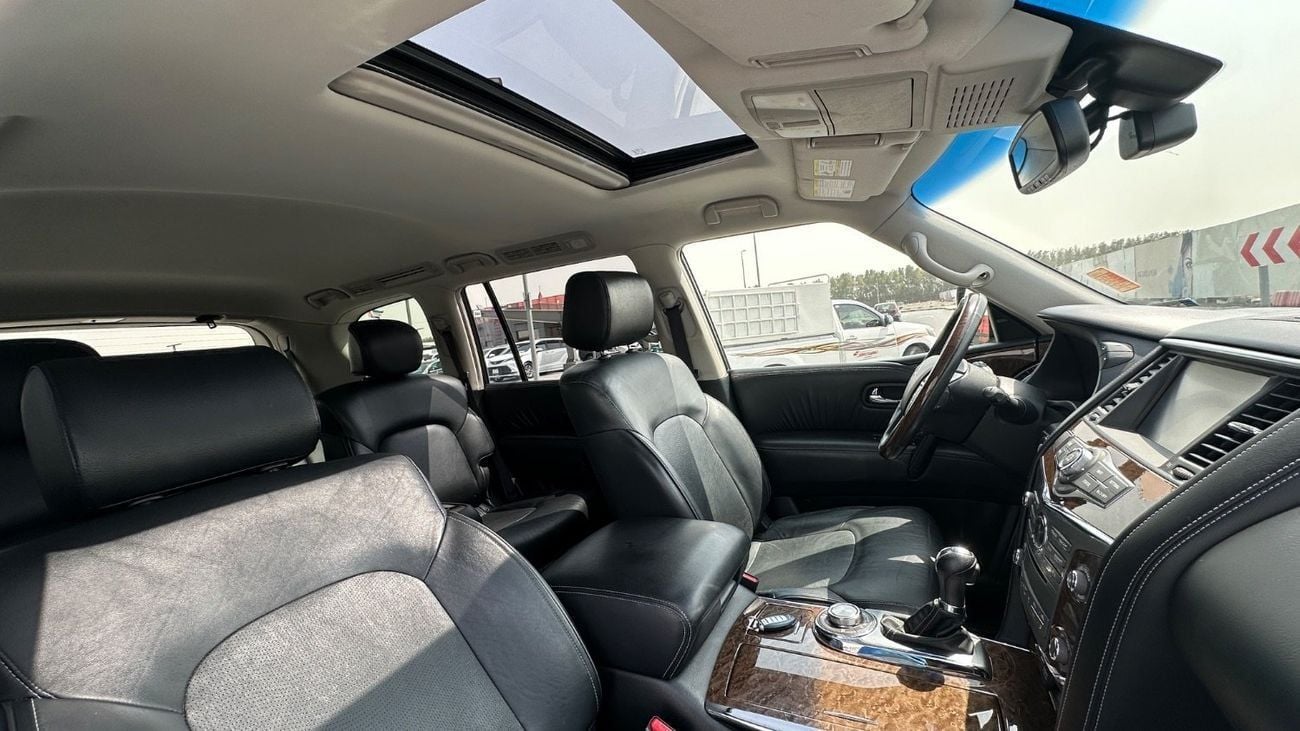 Infiniti QX80 LUXURY Standard 5.6L Full option original paint without accident