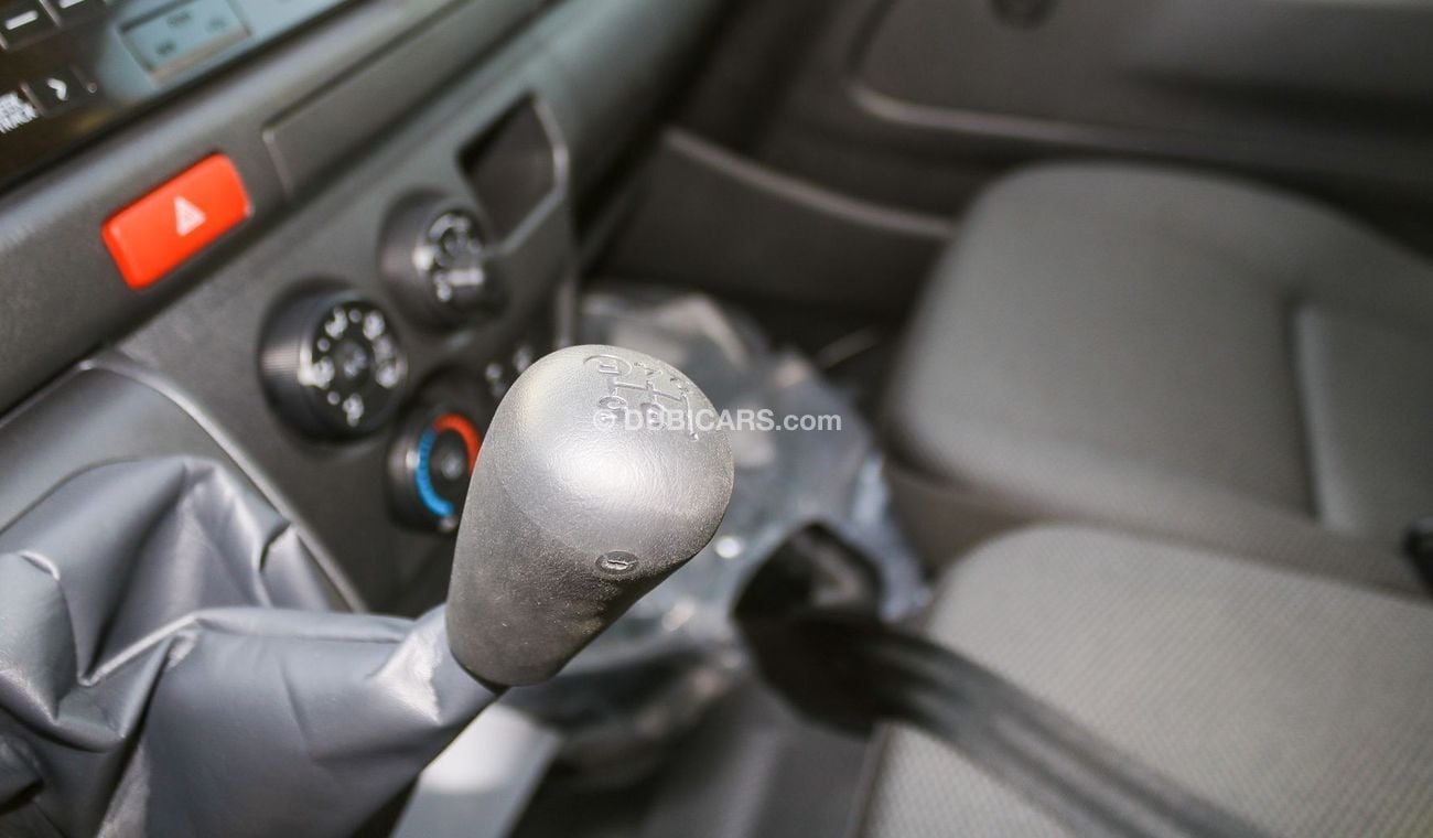 Toyota Hiace 2.7 L 15 SEATS LOW ROOF OLD FACE