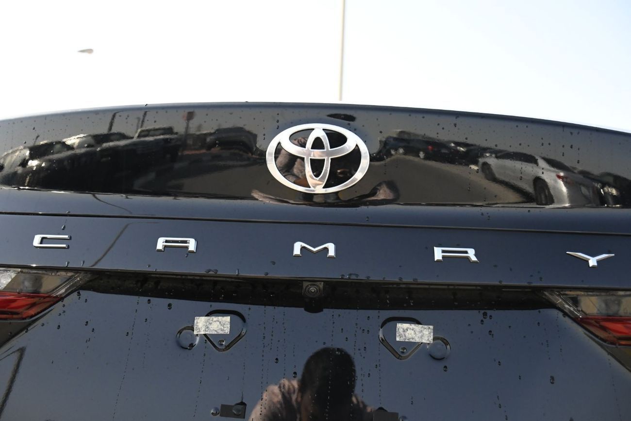 Toyota Camry Toyota Camry GLE 2.5L Petrol Panoramic Roof ( READY STOCK )