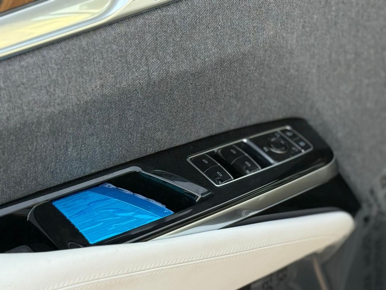 Cadillac Escalade Sport Platinum 6.2L 4WD Cadillac Escalade V8 6.2 L SUV AWD 4 Doors