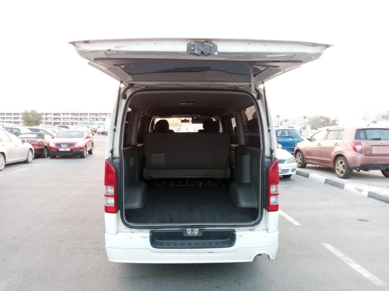 Toyota Hiace TOYOTA HIACE VAN RIGHT HAND DRIVE (PM 893)