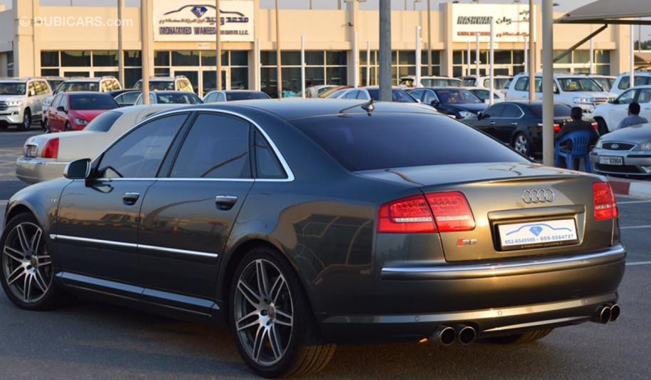 Audi S8 V10