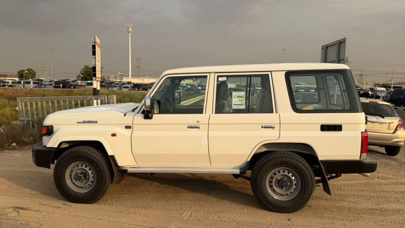 تويوتا لاند كروزر 70 LC76 2.8 MT basic Oman specs basic options