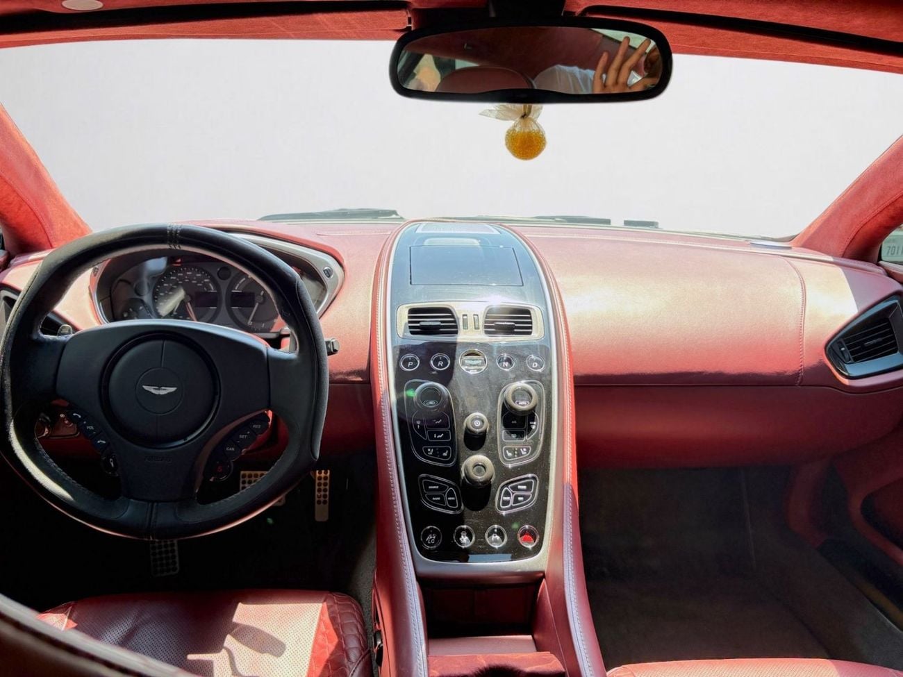 أستون مارتن فانكويش STD ASTON MARTIN VANQUISH | V12 | 2014 | GCC SPECS