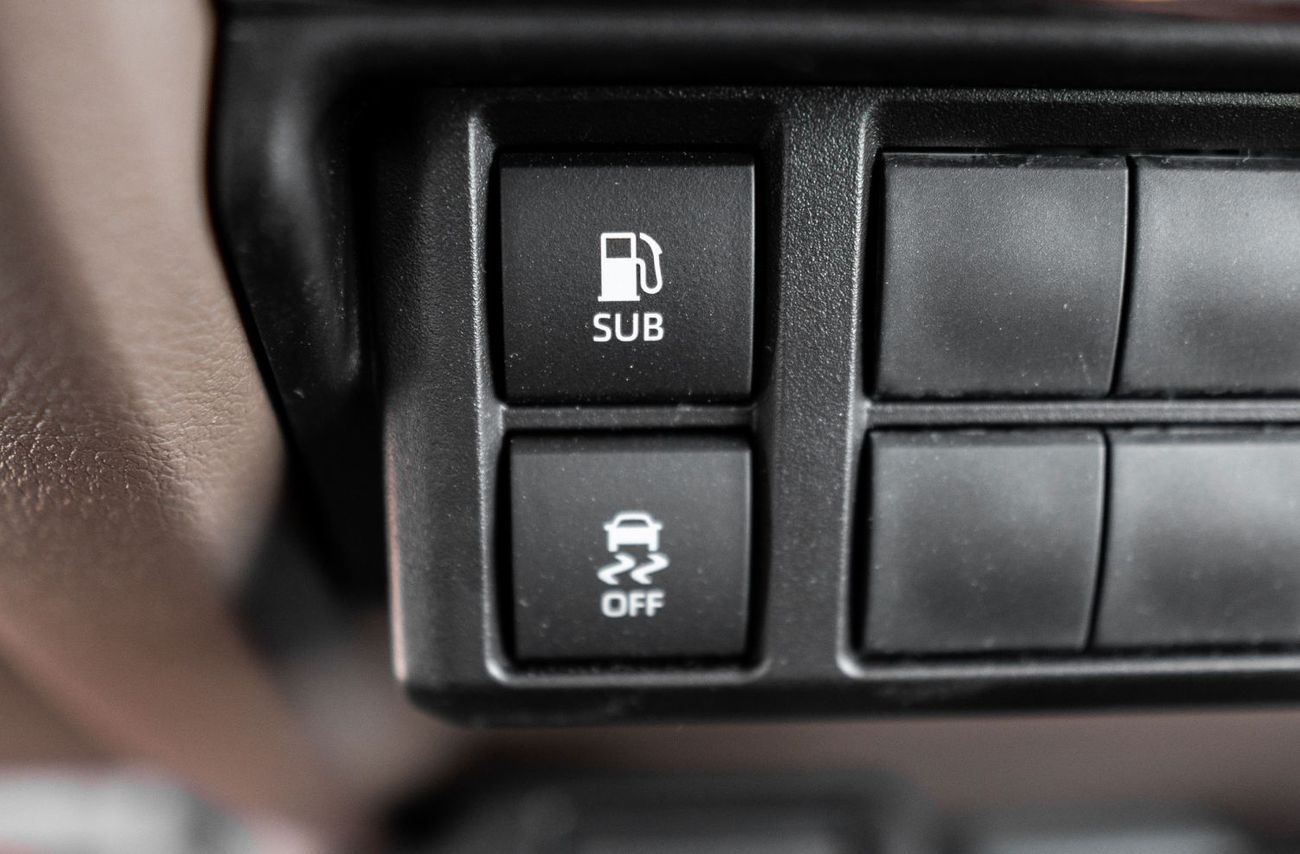 تويوتا لاند كروزر بيك آب 2025 Toyota Land Cruiser LC 79 4.0L MT Petrol (White)