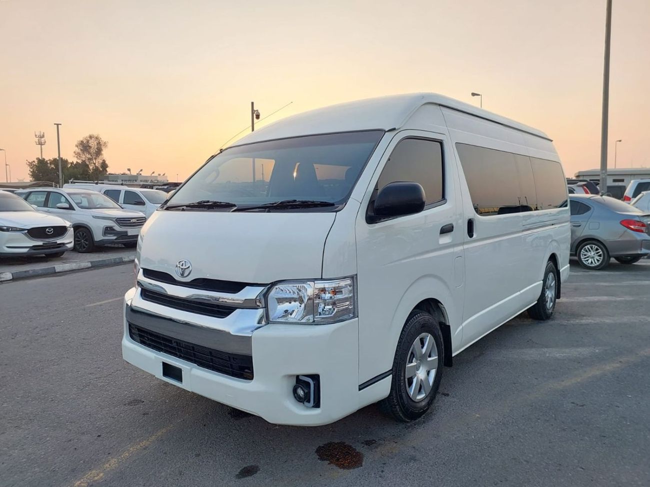 تويوتا هاياس TOYOTA HIACE COMMUTER VAN RHD 2016 MODEL 2.7 L PETROL AUTOMATIC(PM69524)