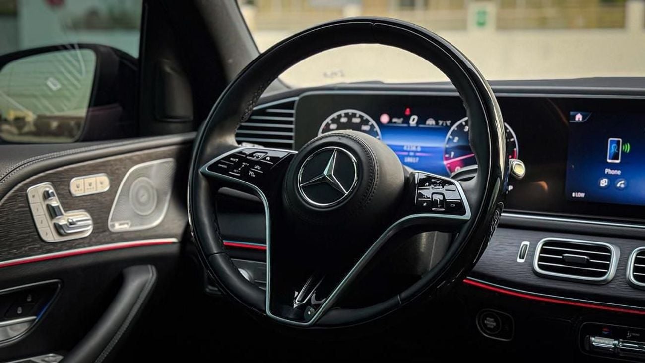 مرسيدس بنز GLS 580 Premium + 4.0L (489 HP)