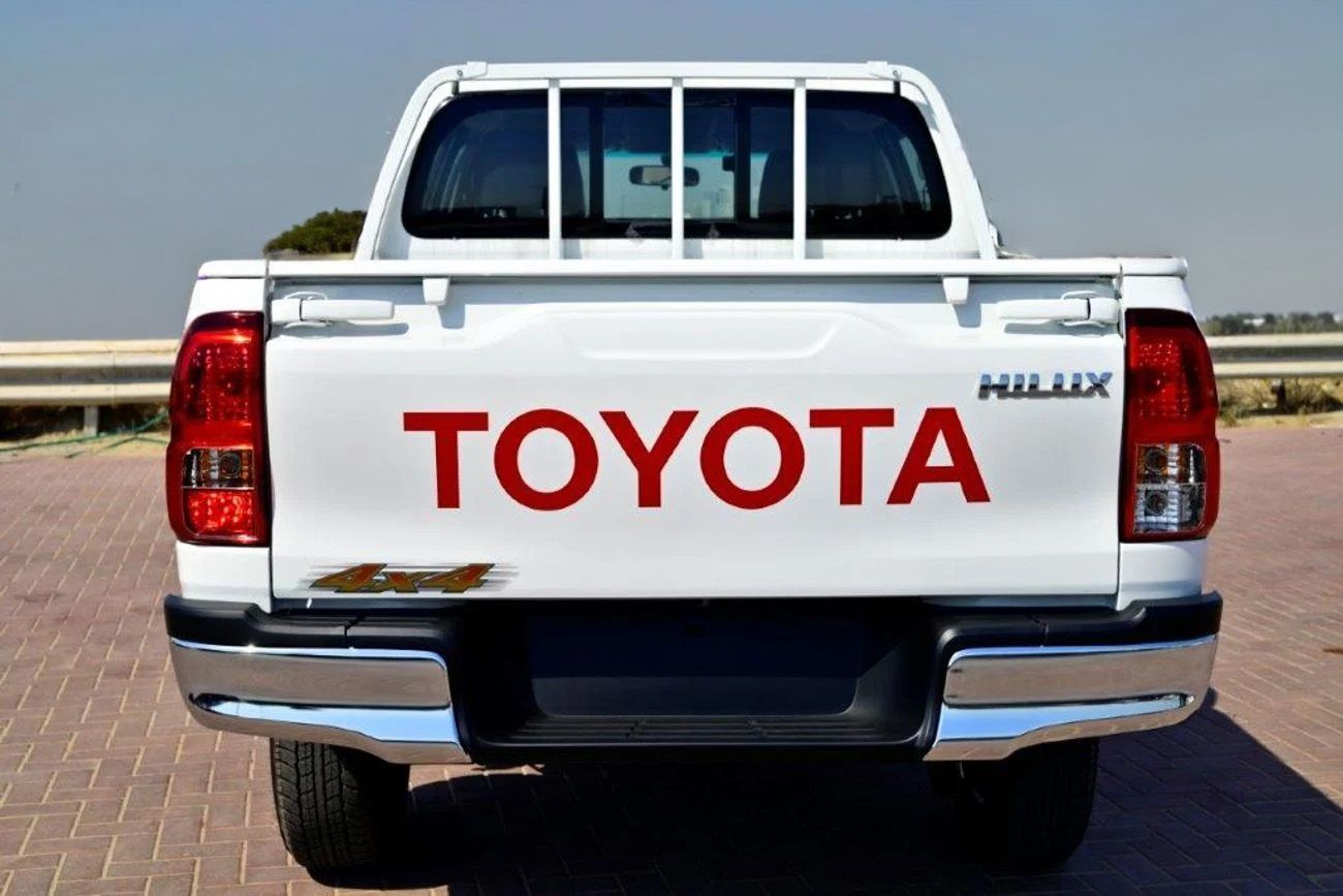 Toyota Hilux DLX 2.4L