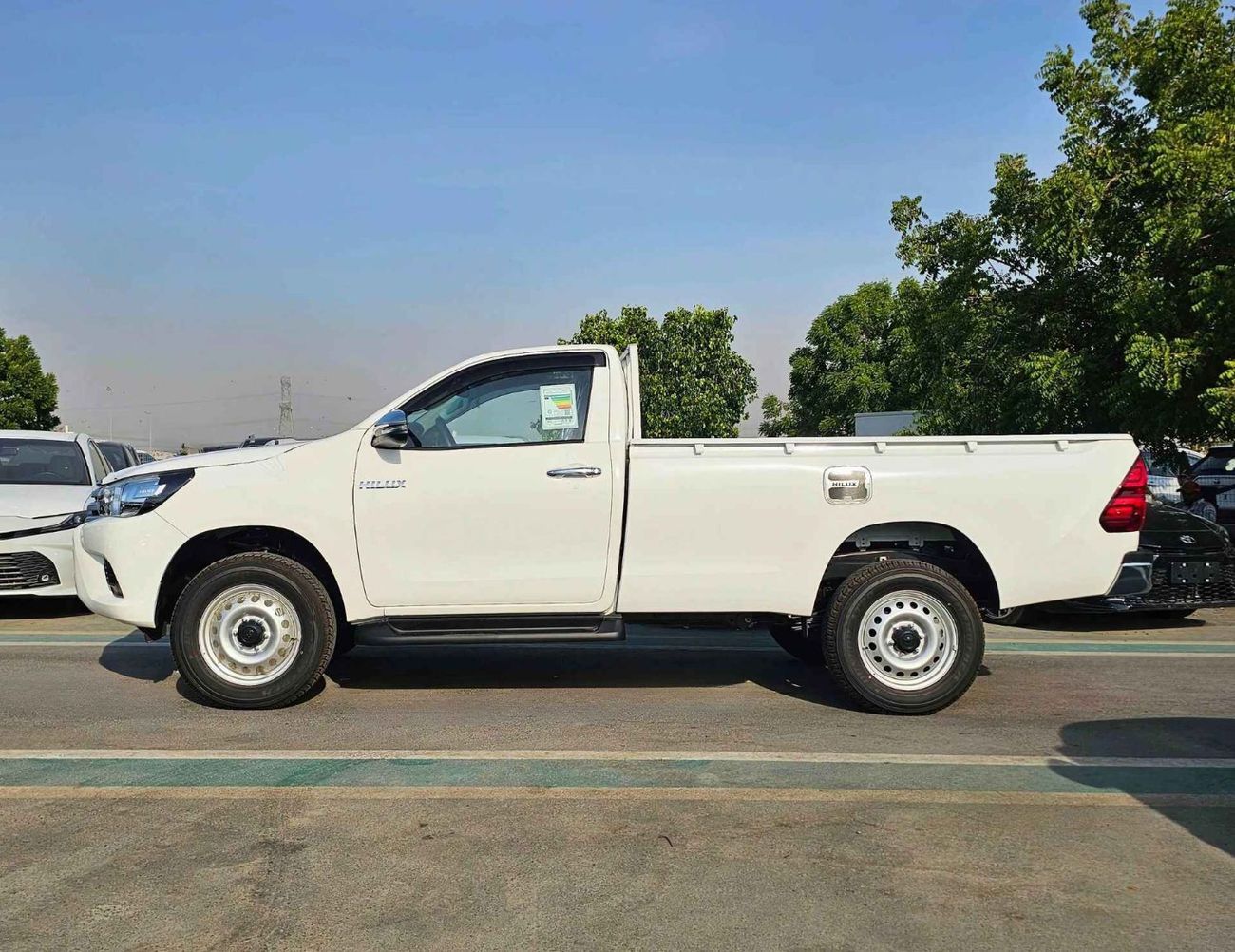 Toyota Hilux GL 5 + 2 HOOKS LONG BODY / 2.4L DIESEL M/T / PWR WINDOWS (CODE # DMSC)