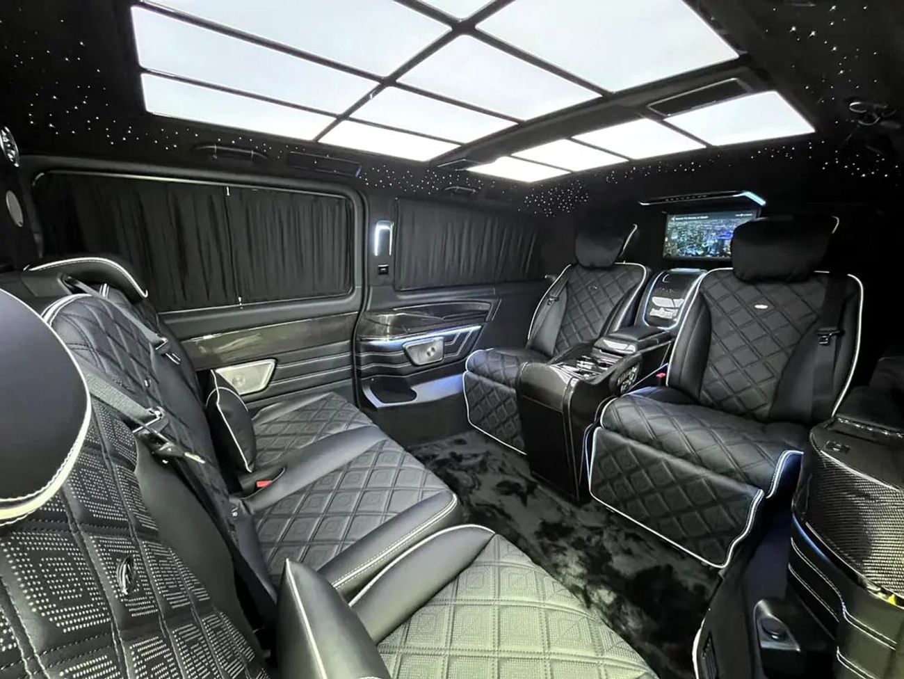 مرسيدس بنز V 300 ARRIVAL MODEL VIP MERCEDES GCC V300 with ADDITIONAL REAR AC - 2 Years Warranty by VLINE