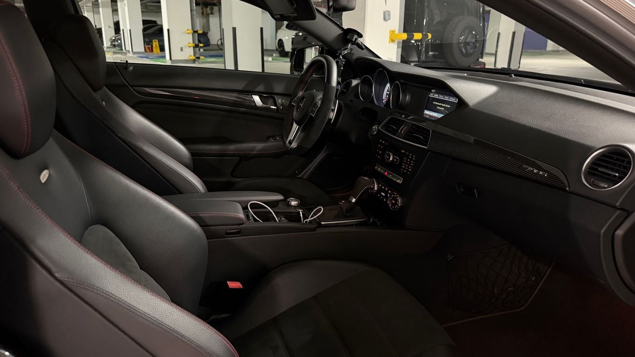 مرسيدس بنز C 63 AMG Black Series 6.2 517ps