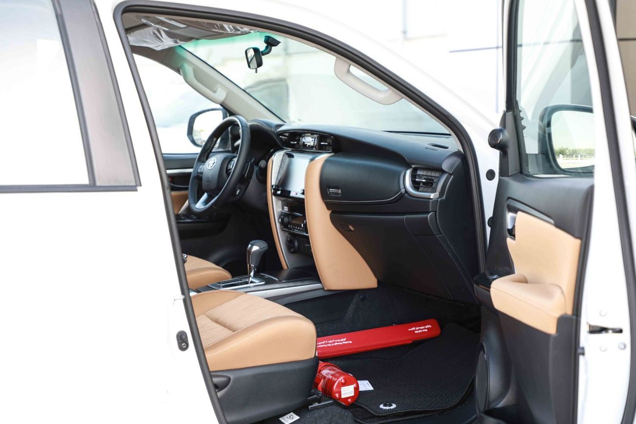 تويوتا فورتونر 2025 Toyota Fortuner GXR 4.0 - Platinum White inside Beige | Export Only