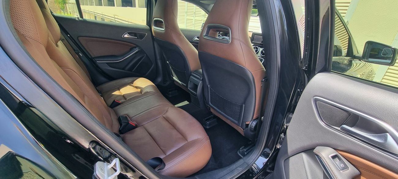 مرسيدس بنز GLA 250 4MATIC (All-Wheel-Drive)