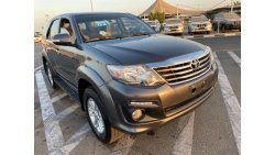 Toyota Fortuner 2015 TOYOTA FORTUNER /2.7L V4 WITH 3 KEY / Very well maintained vehicle