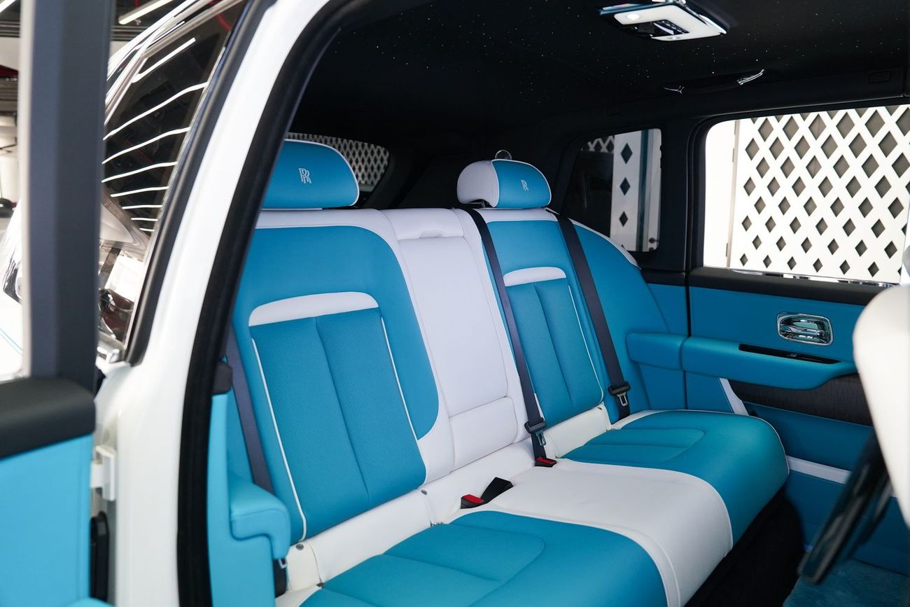 Rolls-Royce Cullinan SILVER BADGE