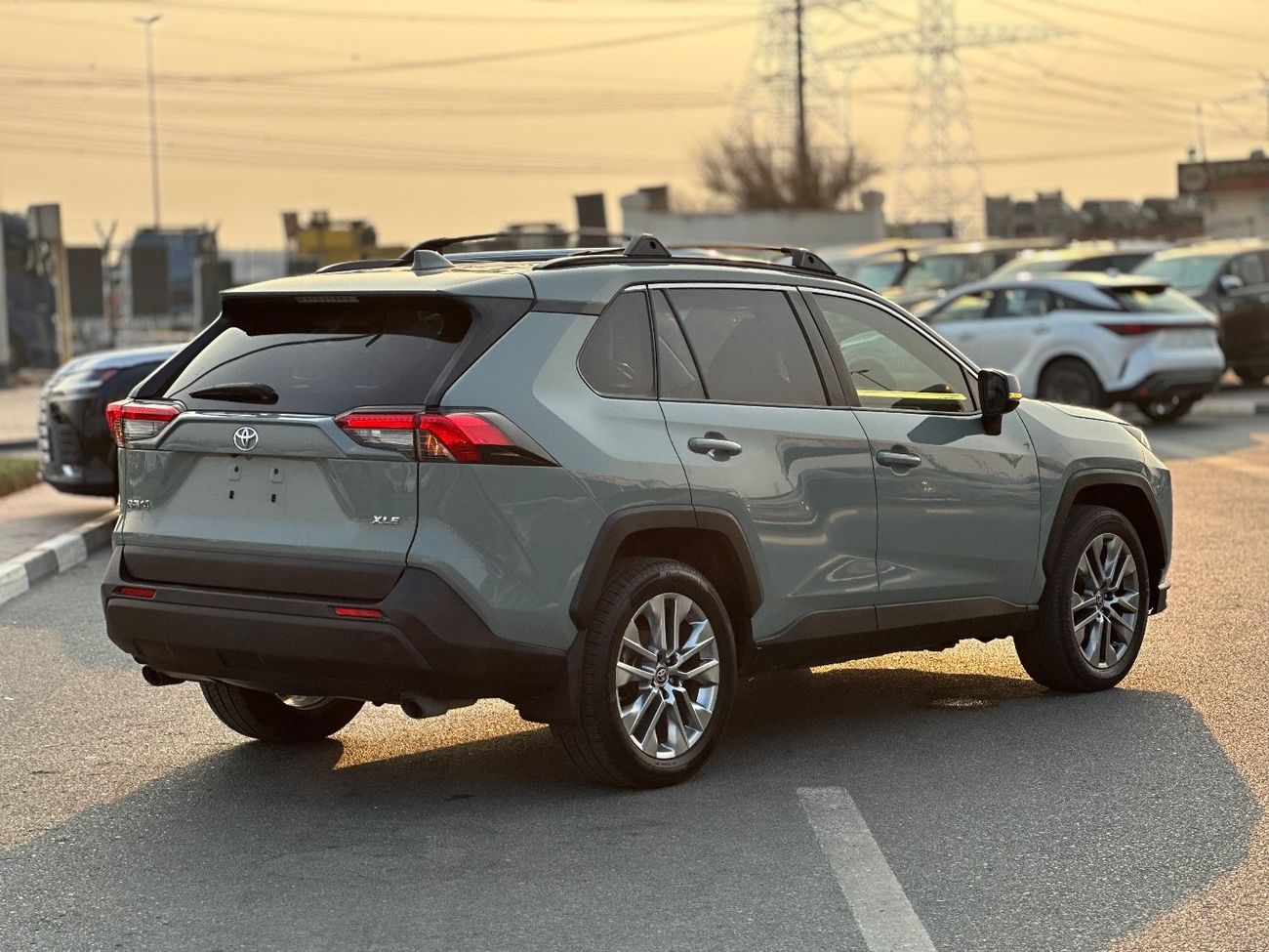 Toyota RAV4 XLE premium 2.5L Full option