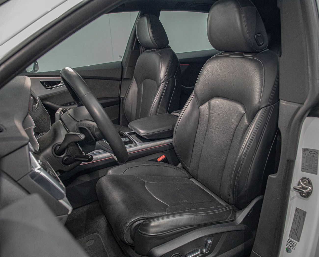 Audi Q8 55 TFSI quattro S-Line 3.0L (340 HP)