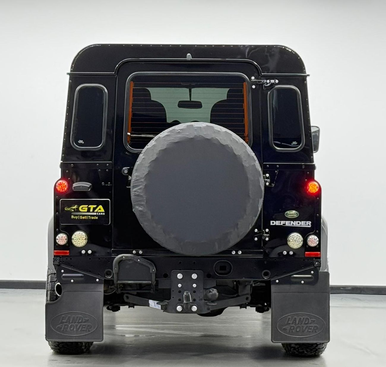 لاند روفر ديفندر 2010 Land Rover Defender 90, Manual Transmission, VIP Seats, Excellent Condition