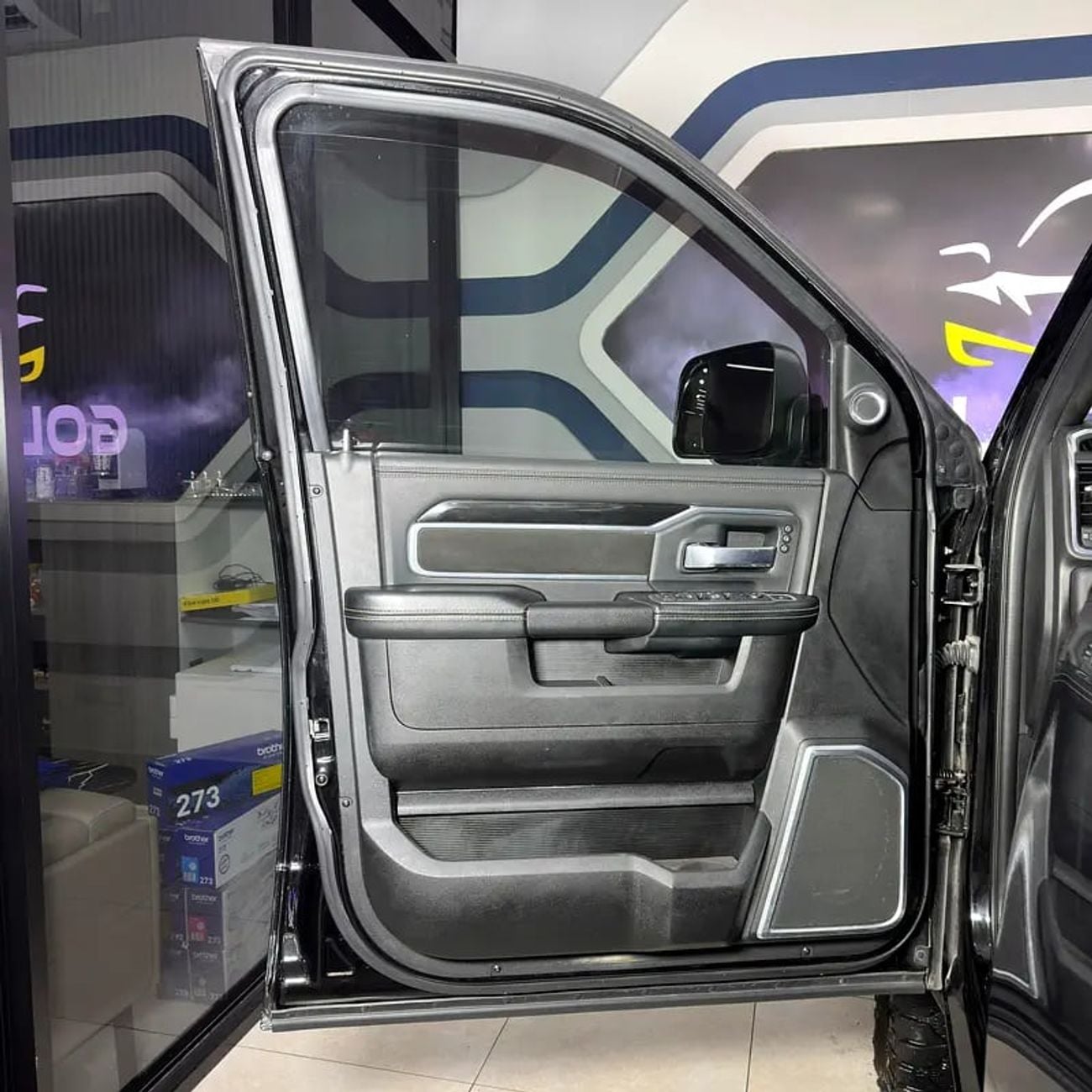 RAM 2500 Dodge Laramie 3500 Diesel V6