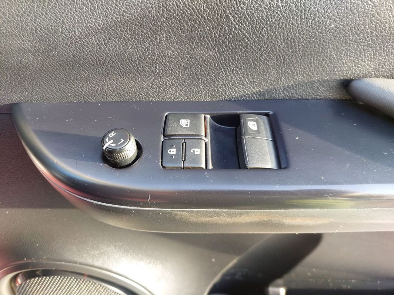 تويوتا هيلوكس TOYOTA HILUX PICKUP RHD 2022 MODEL 2.8 L DIESEL AUTOMATIC(PM77151)