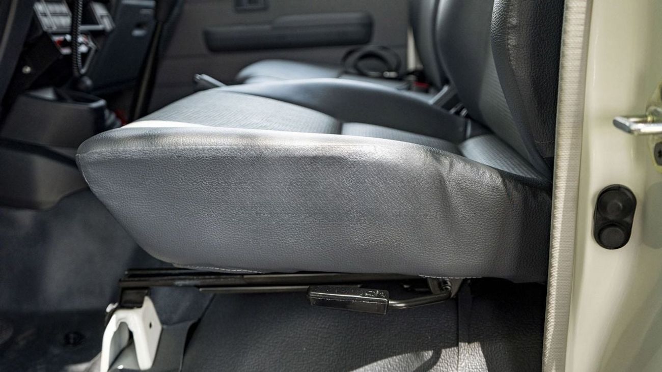 Toyota Land Cruiser 70 TOYOTA LAND CRUISER LC78 4.2L AMBULANCE