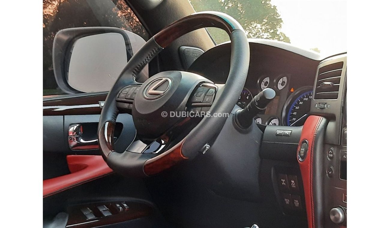 Lexus LX 570 facelifted