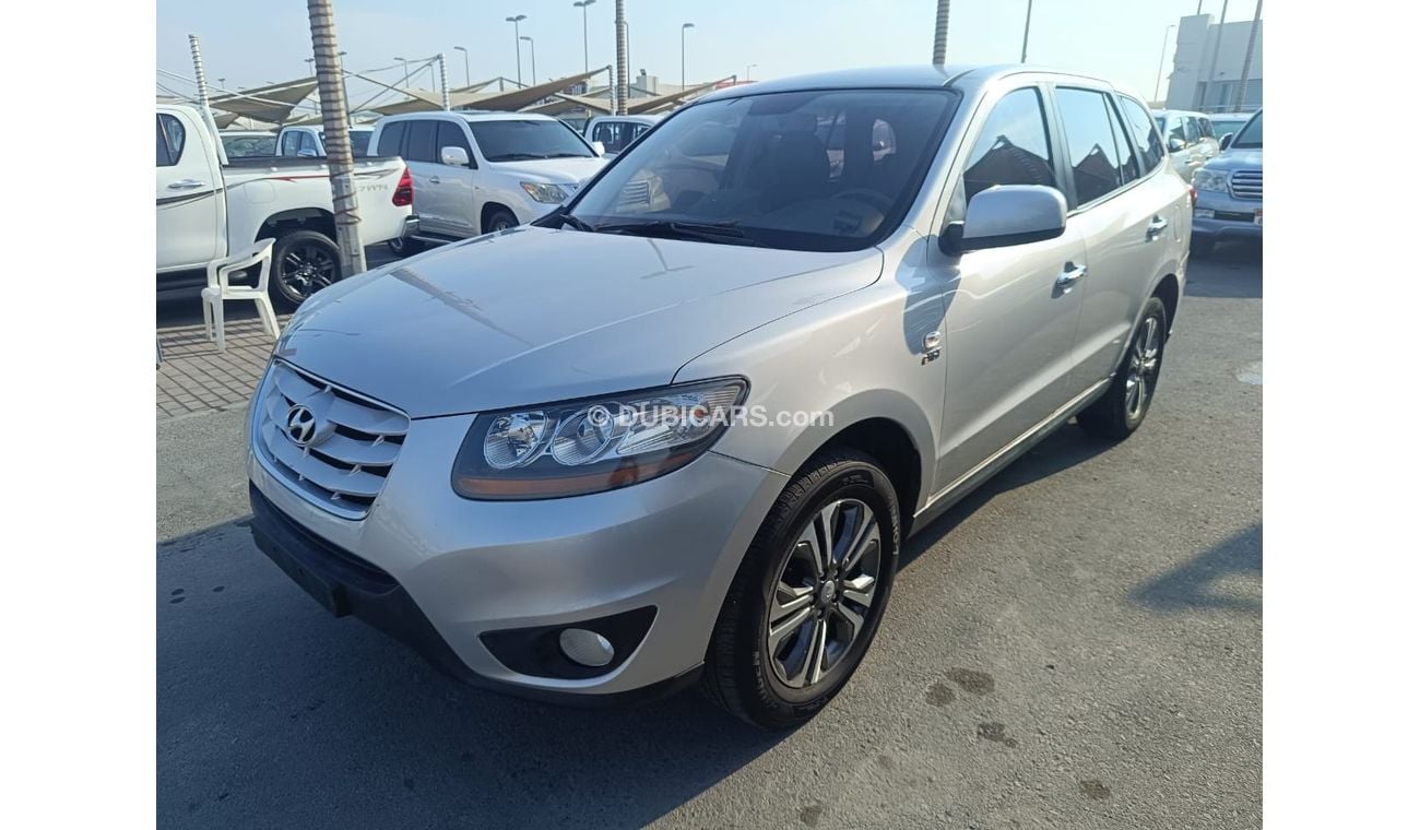Hyundai Santa Fe Hyundai Santafe 2011 diesel.The car is very good, in perfect condition, looks clean from the inside